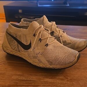 Nike Men's Gray Knit Sneakers